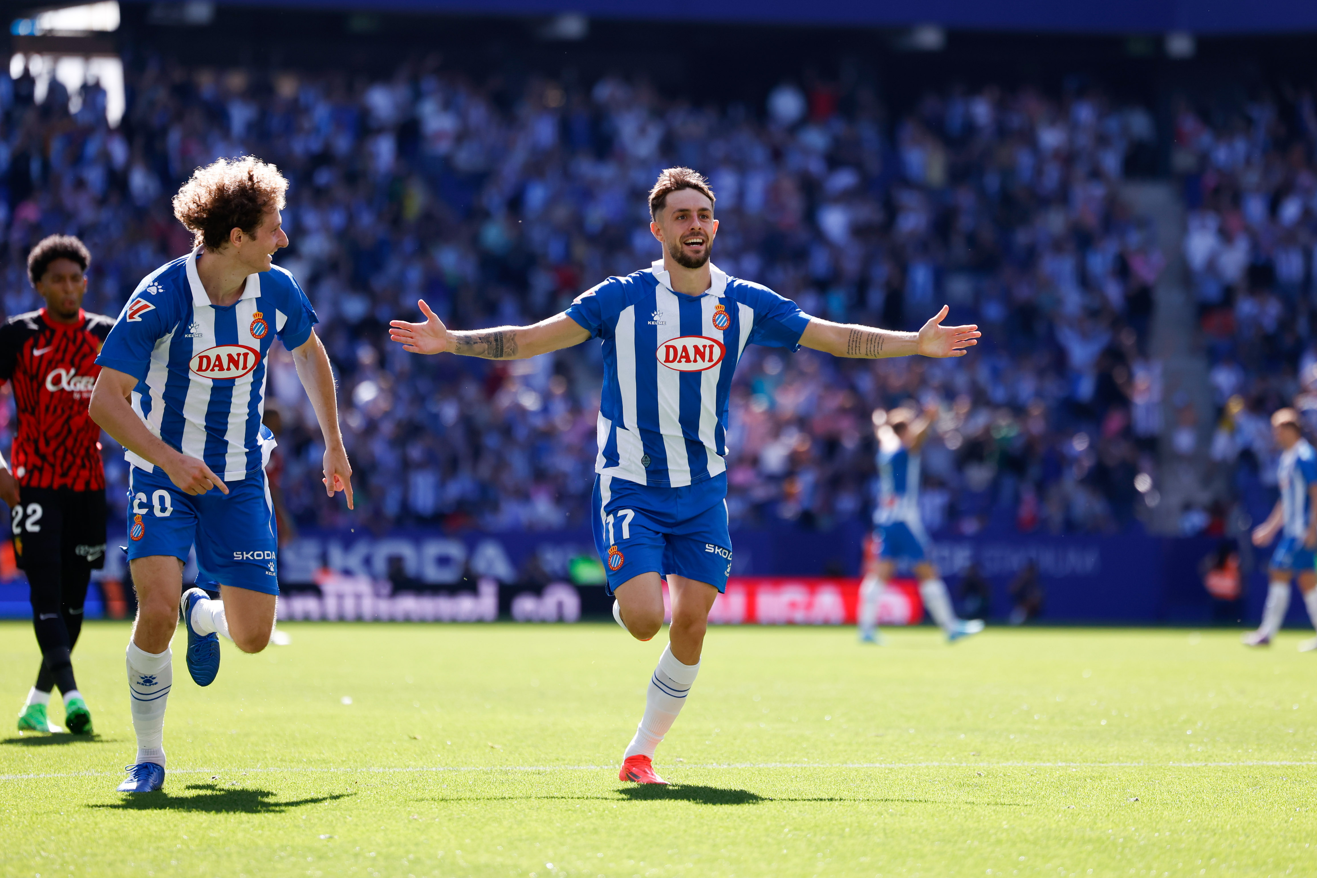 包含西班牙人客场险胜，战绩渐入佳境的词条