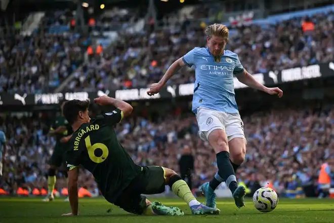 开云体育官网-莱斯特城主场战胜伯恩利，豪取三分的简单介绍