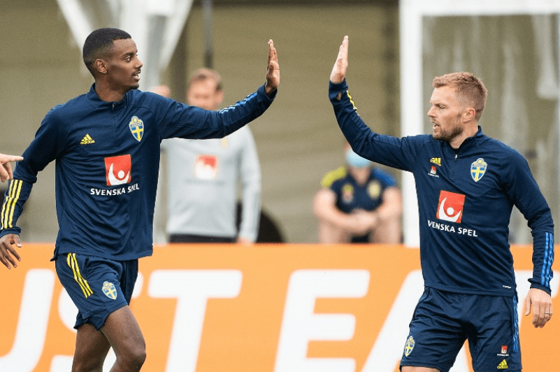 包含瑞典队抢先瓦解澳大利亚篮球队的防线的词条