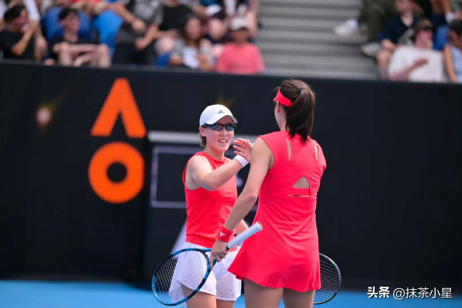 关于强强对话：女子足球联赛两支强队将在周末上演对抗的信息