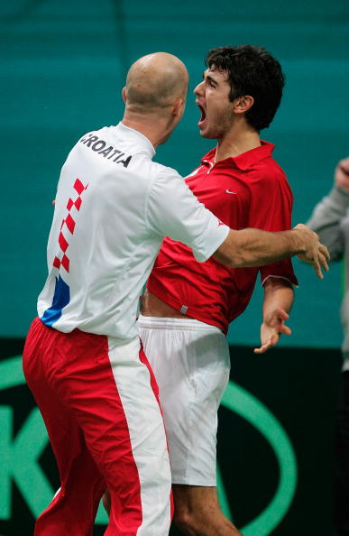 开云体育登录-斯洛伐克球员欢庆胜利，翻身成功