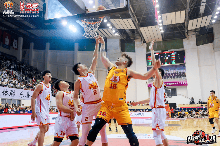 开云官网-关于篮球联赛战况激动人心，球员奋勇拼搏的信息