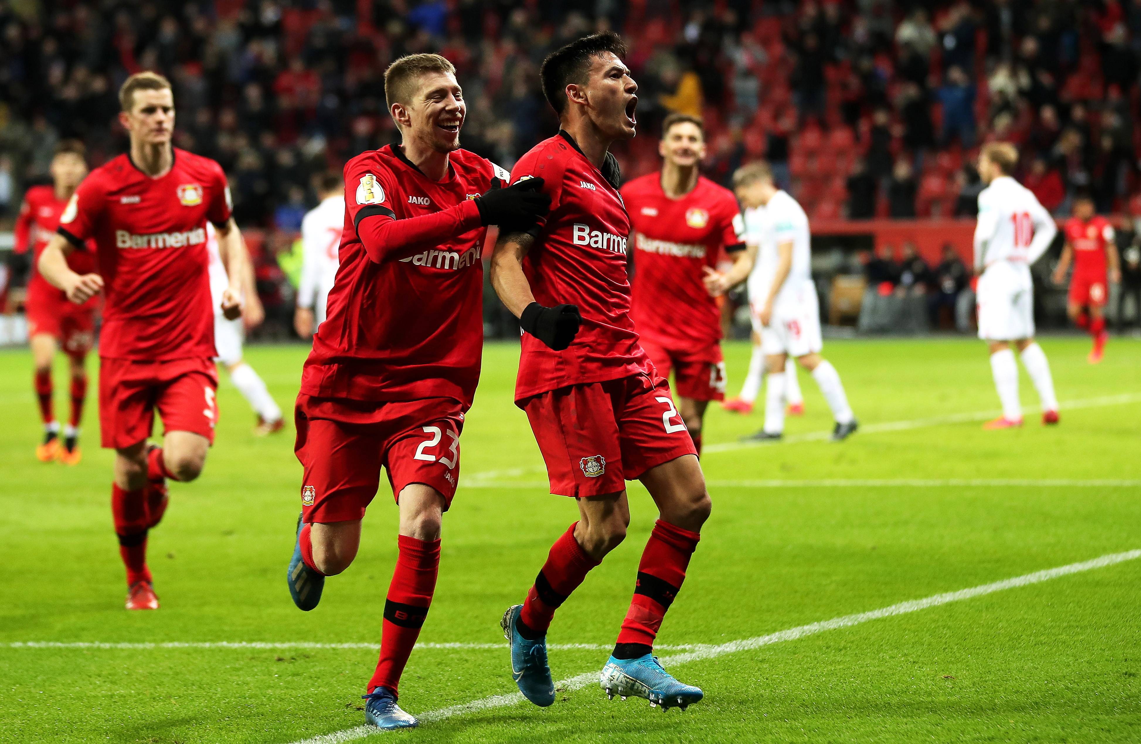 包含勒沃库森大捷奥格斯堡，赫斯特传射建功的词条