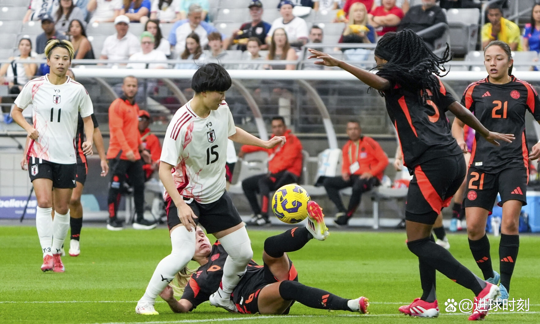 包含日本女足队员在比赛中展现出色技术的词条