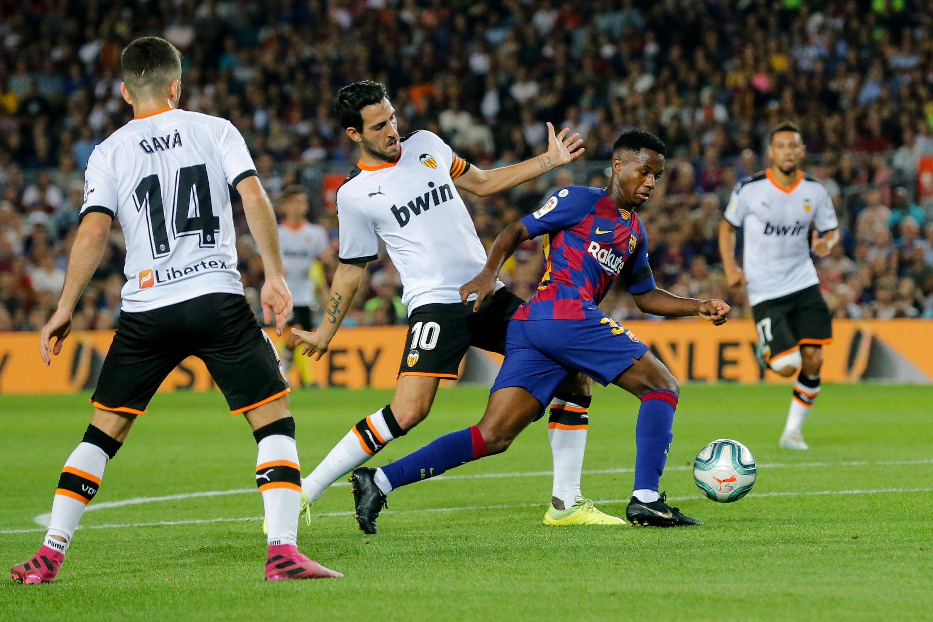 顶级俱乐部赛事鏖战，助阵足球热潮