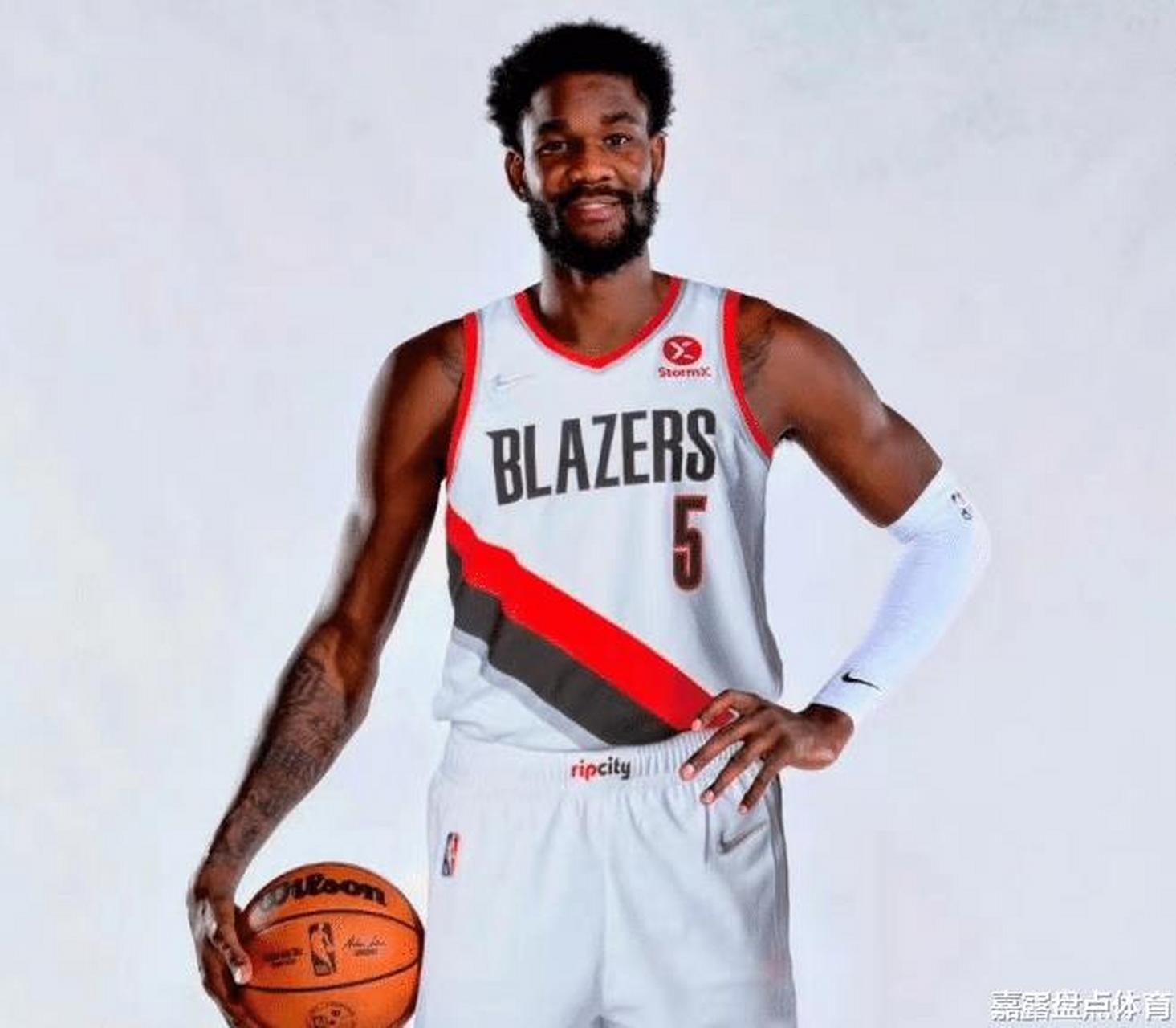 开云体育入口-包含开拓者队外线表现低迷，球队战绩有所下滑的词条