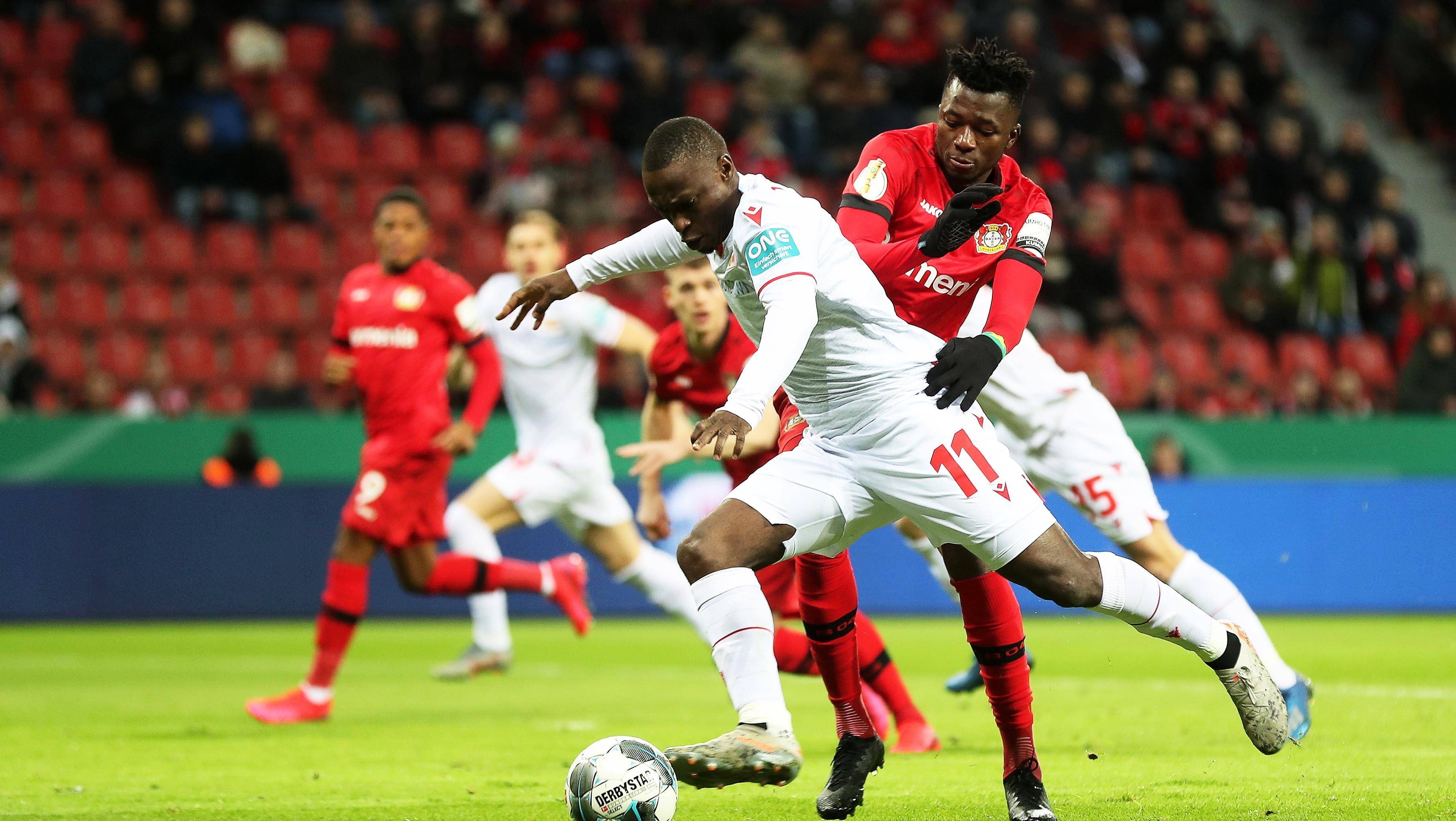 包含斯图加特球队主场击败对手，取得胜利的词条