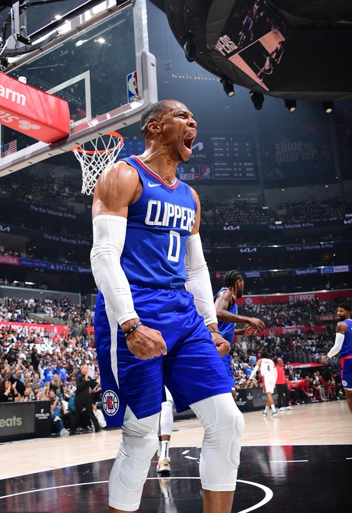 开拓者客场大胜爵士，结束两连败