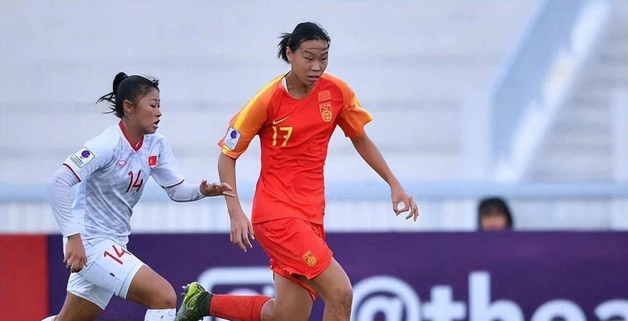 中国女足国家队再度强势崭露头角，夺魁