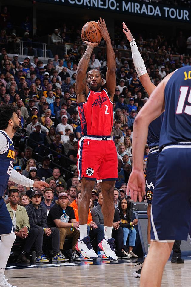 伦纳德砍下分，领导猛龙逆转胜