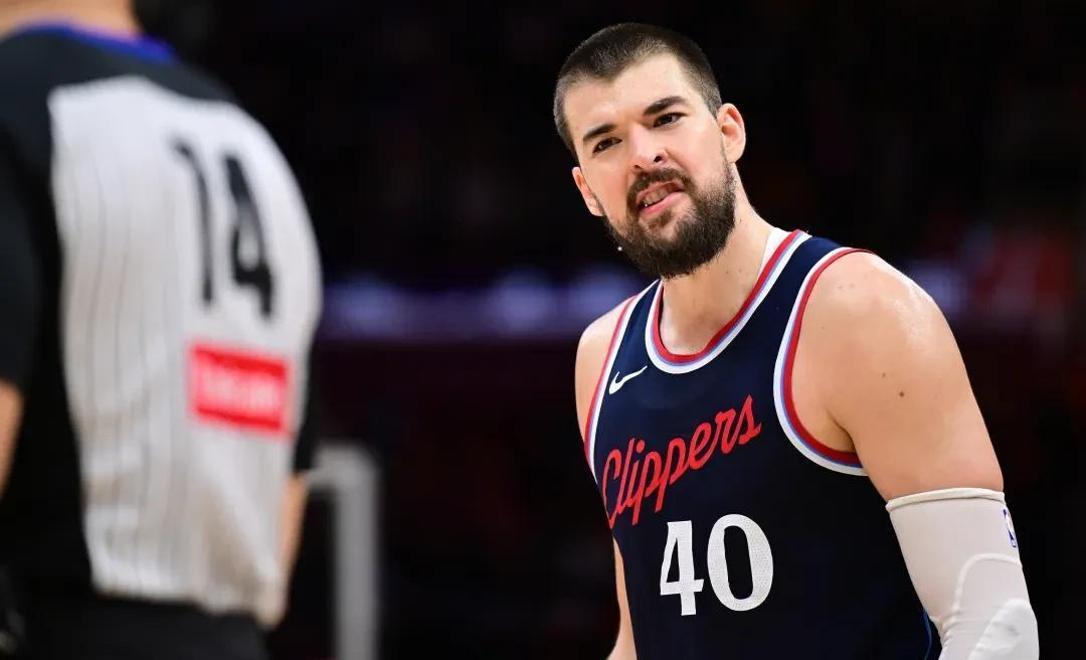 快船队员战机频错，教练组欲调整战术的简单介绍