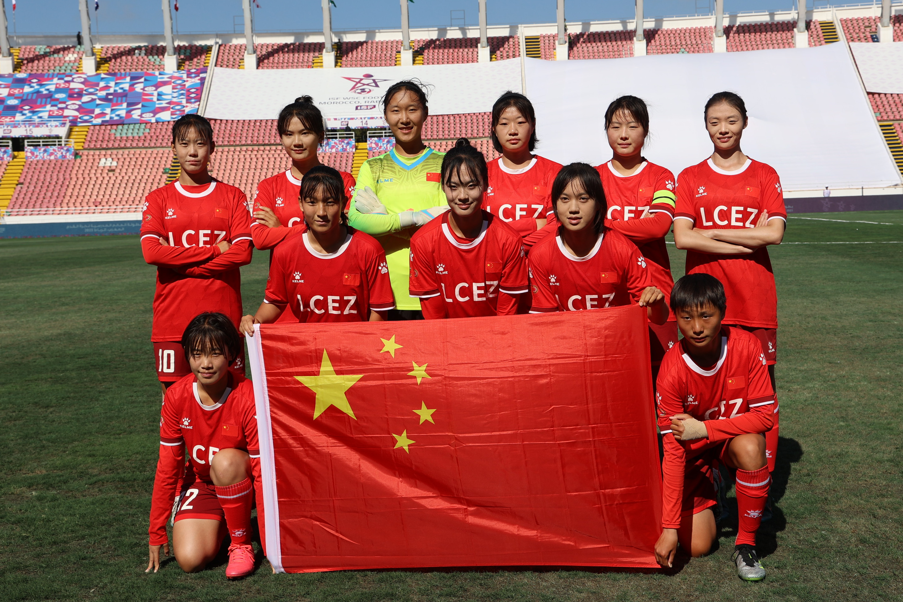 包含球场上的风云人物：女子足球队豪情万丈的词条