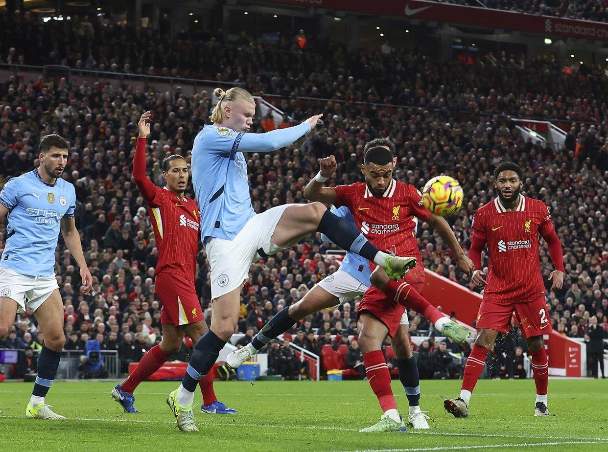 利物浦对阵曼联：英超豪门对决