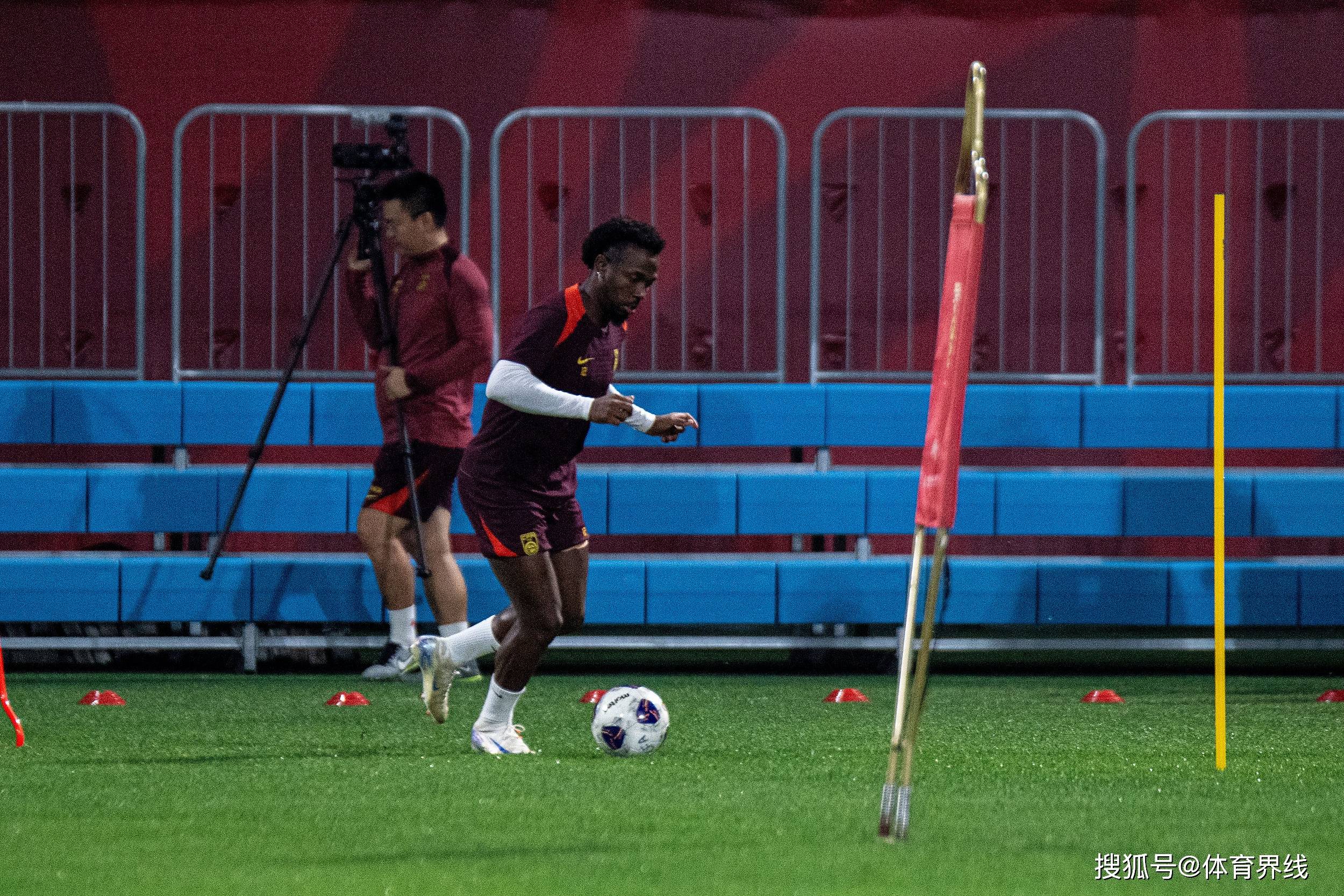 马赛球员备战调整，向团队传递信心的简单介绍