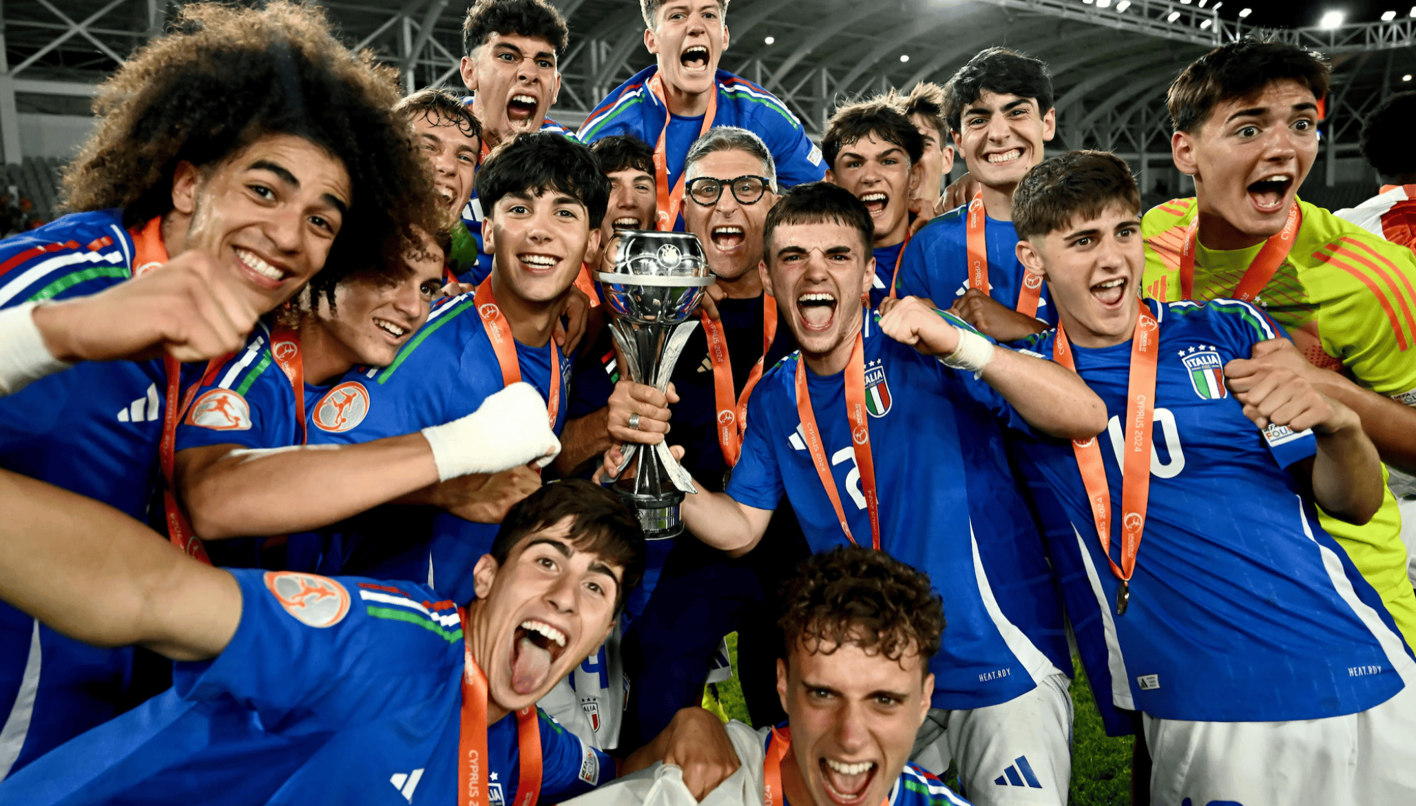 欧洲足球赛事为球迷带来快乐