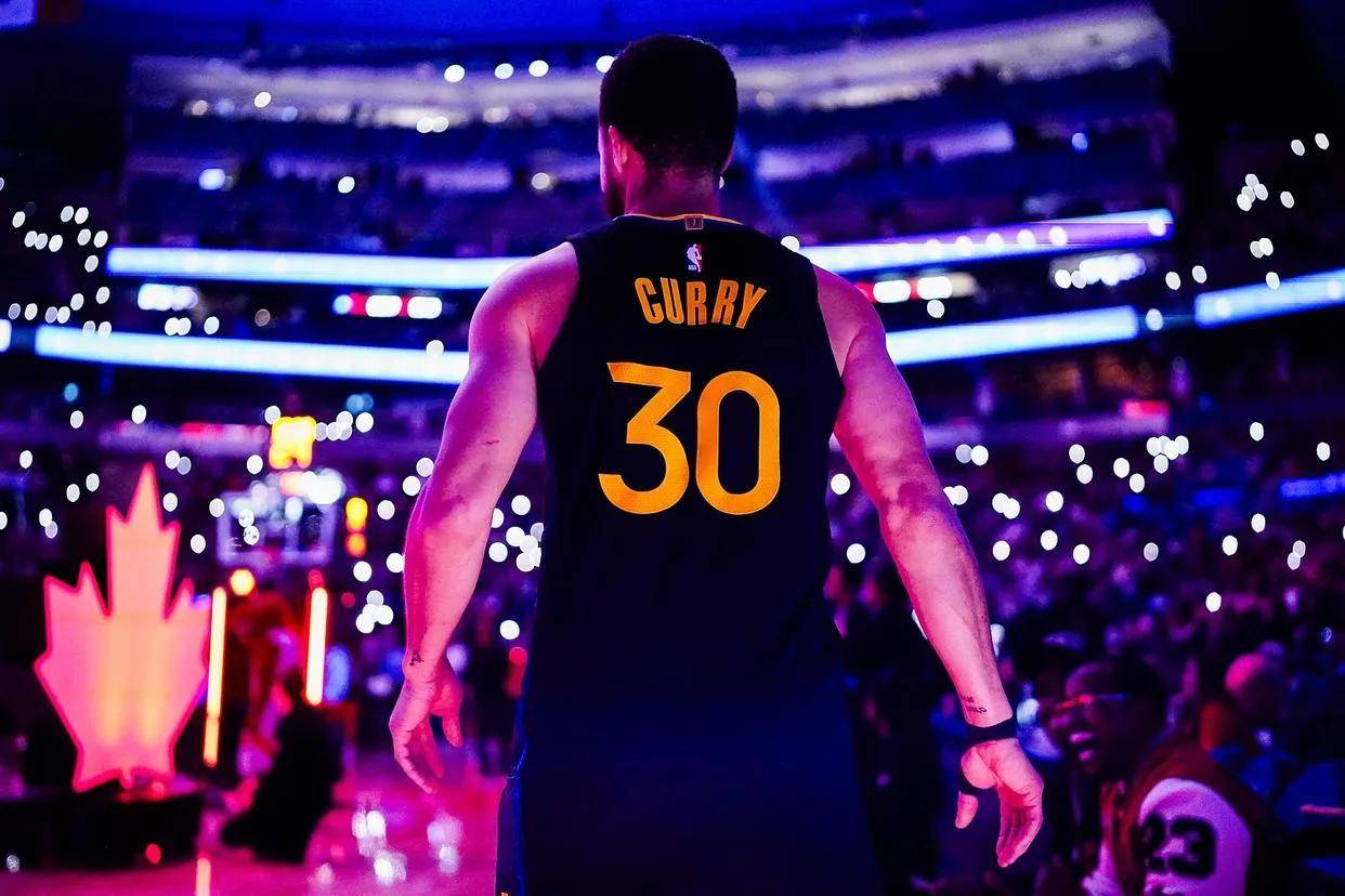 开云平台-关于雄鹿客场力压爵士，取得两连胜保持领先的信息