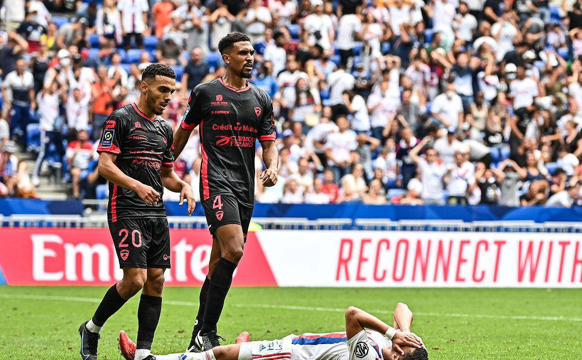 亚眠客场遭逆转失败，连胜功亏一篑