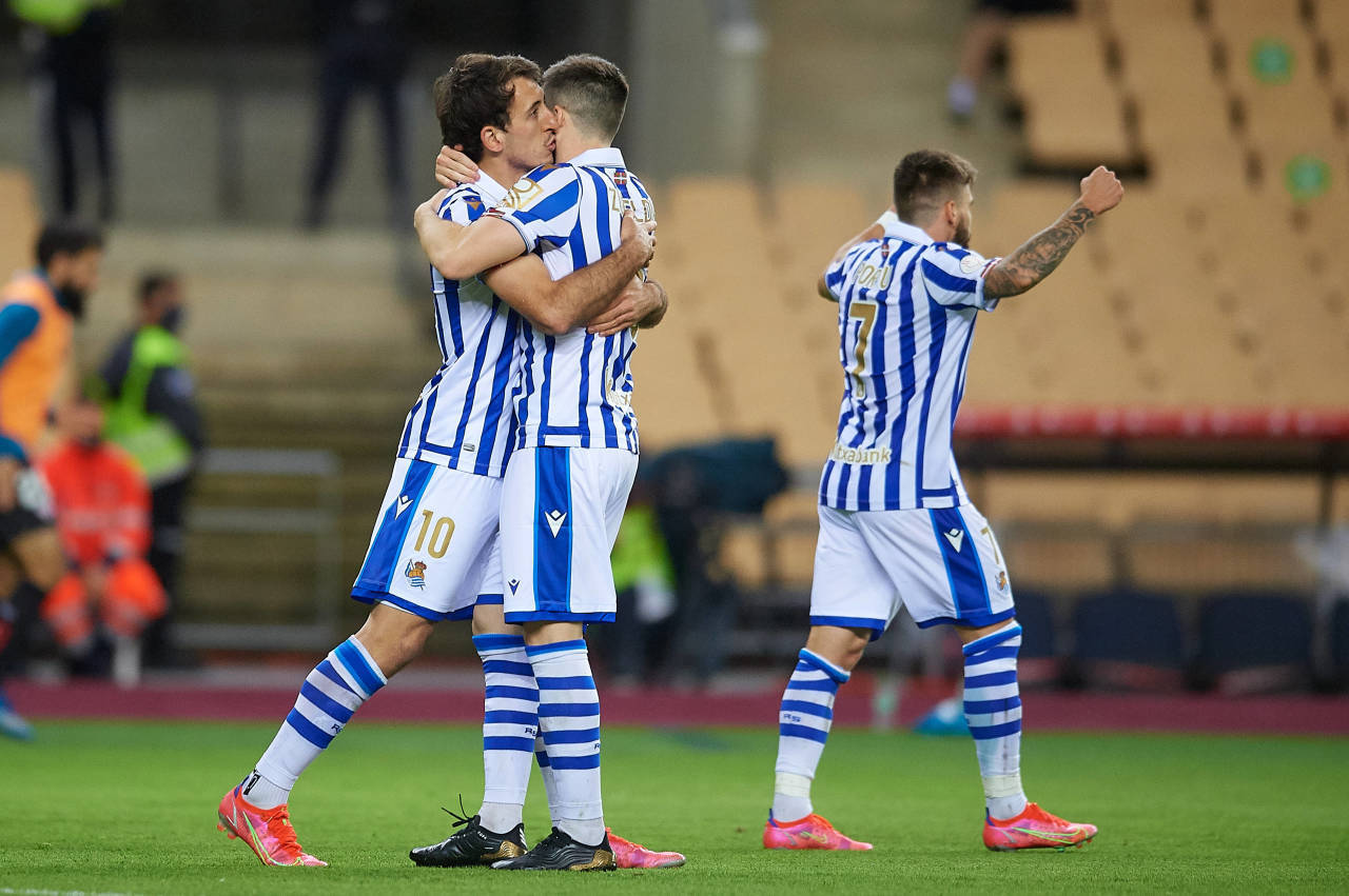 包含阿贾克斯与皇家马德里交锋赛事悬念重重的词条