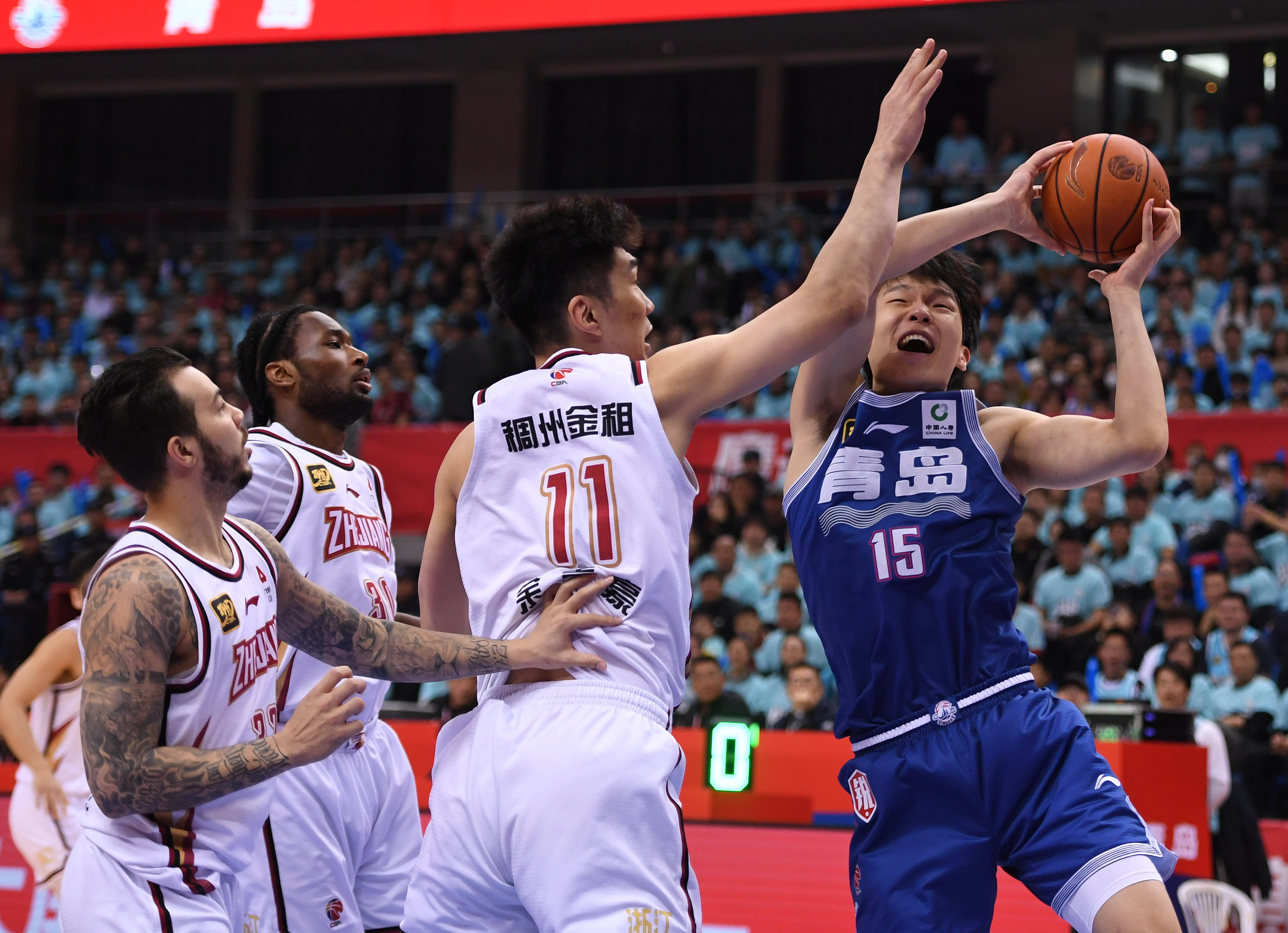 青岛队临危不惧，成功击败对手