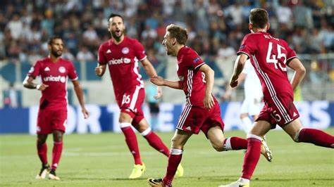 美奥林匹亚克斯队备战重要比赛