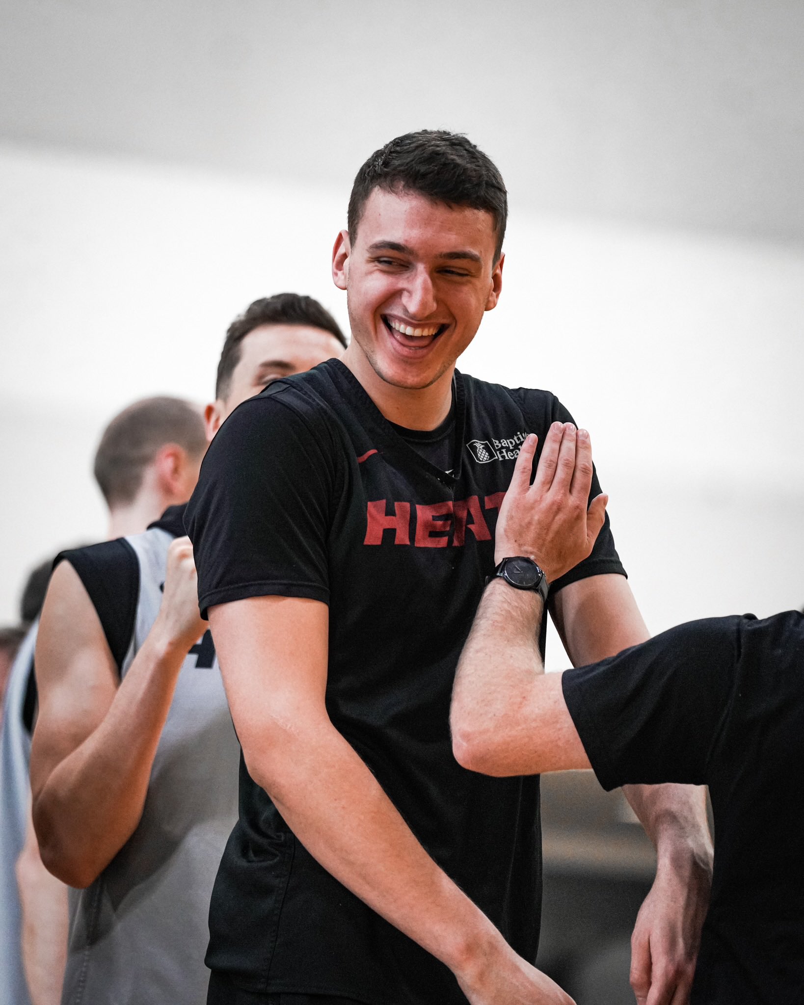 伯德伦特福休主场告捷，英格兰足球联赛豪取三分