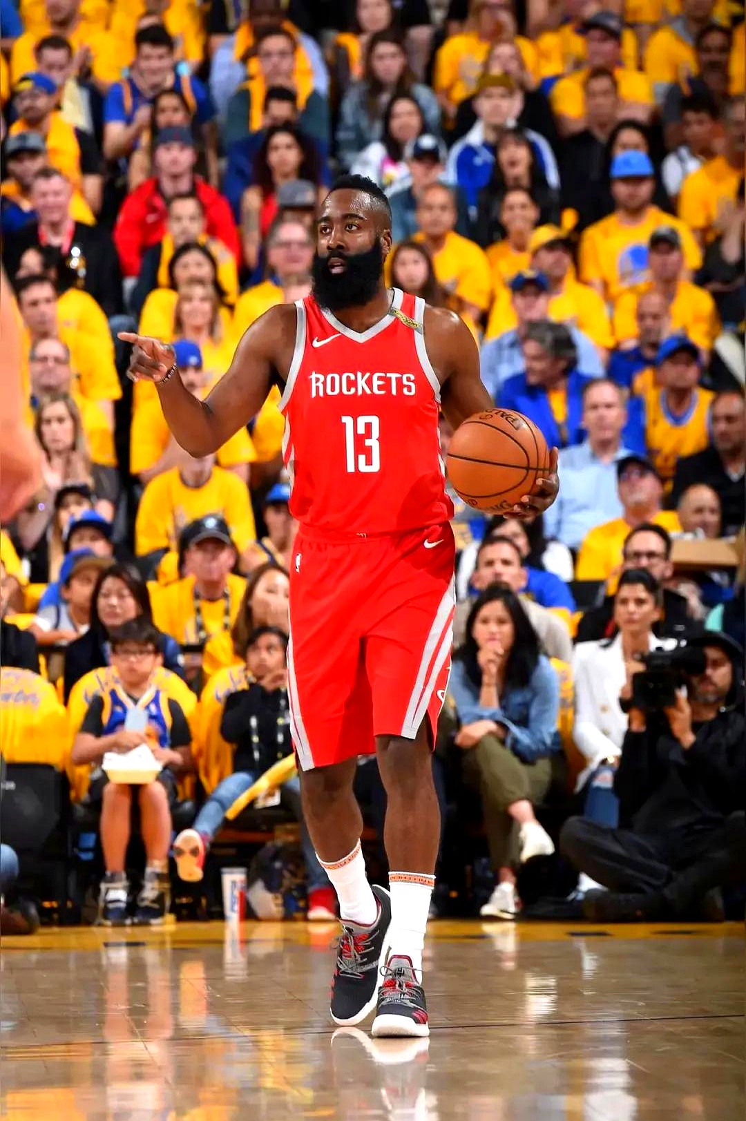 火箭主场力克老鹰，哈登再次炸裂