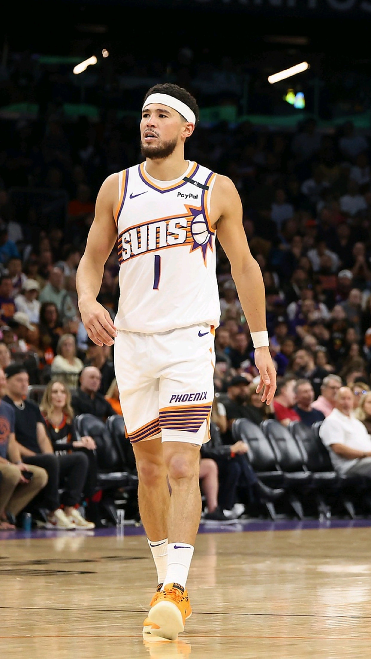 太阳遭遇连败！布克沉默不语的简单介绍