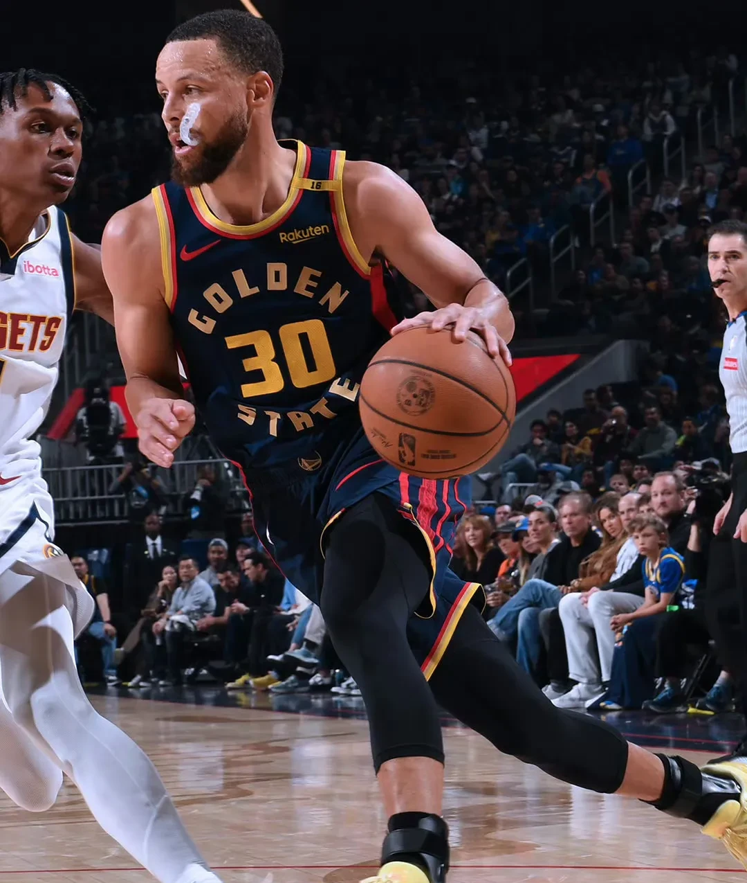 勇士主场逆转击败猛龙，总决赛战局再度胶着