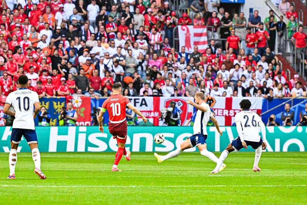 关于球队集结力量获胜，晋级欧洲杯首日的信息