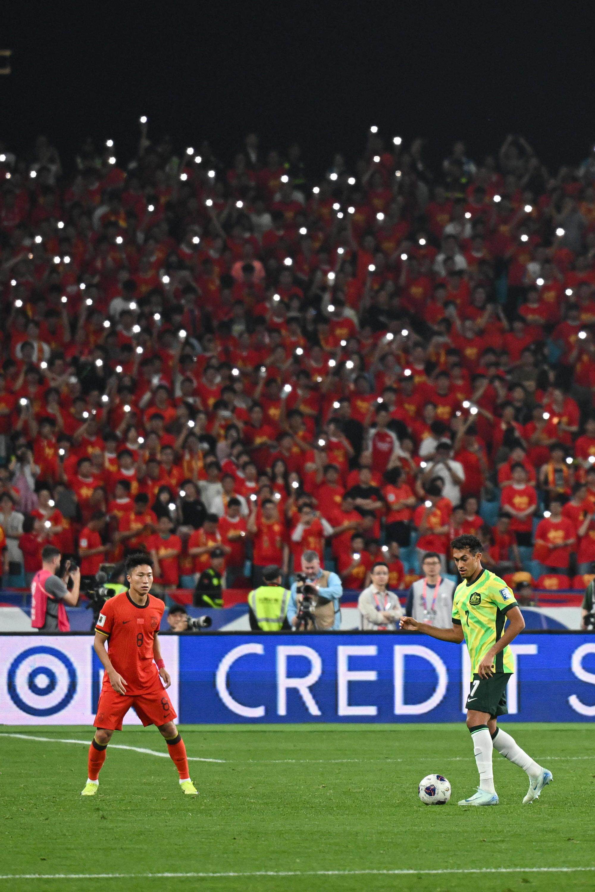 开云体育-足球对战精彩汇聚，球迷欢呼不已