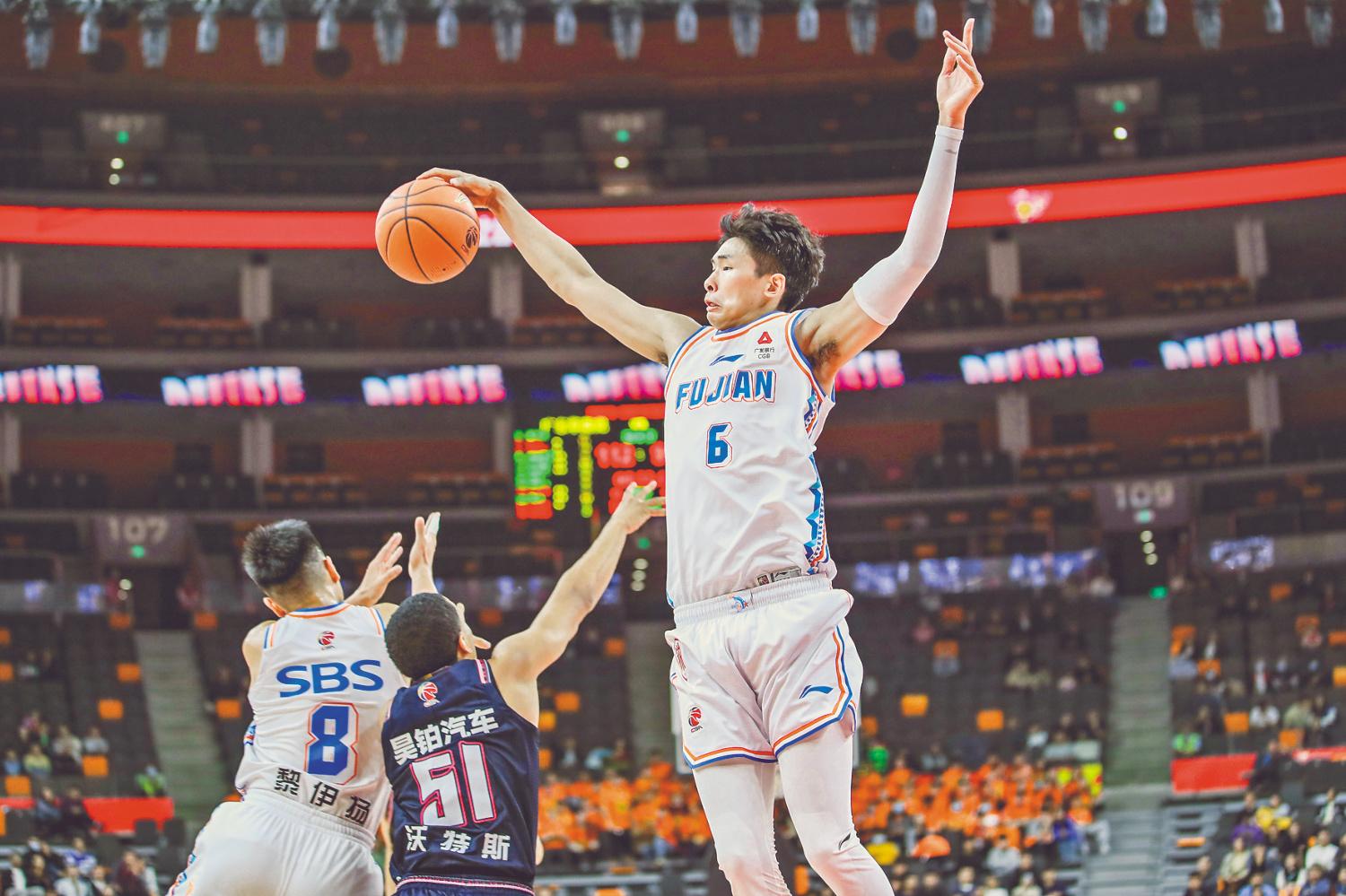 福建队惊险击败北控队，赢下生死战