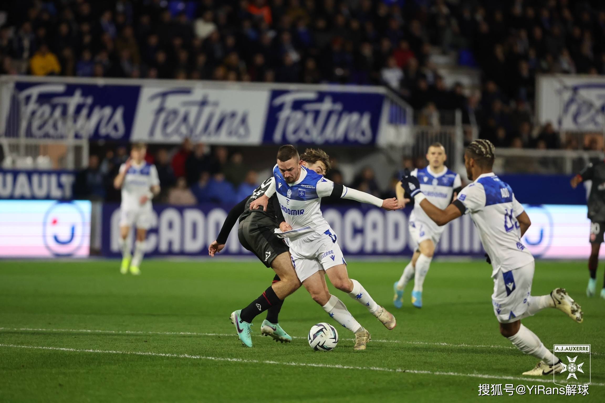 包含卡昂客场战平特鲁瓦，保持不败纪录的词条