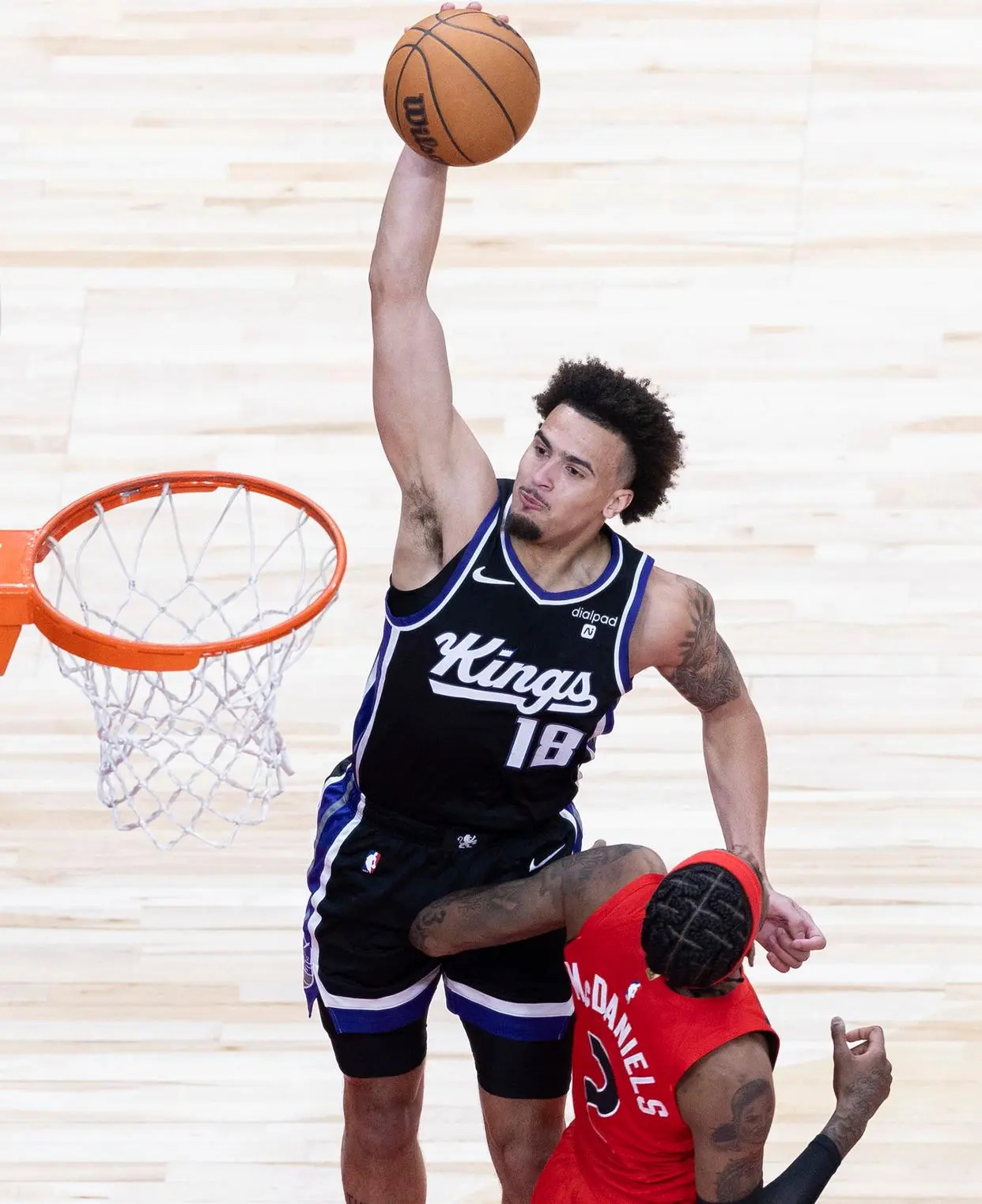 火箭队多点开花，贯穿全场取得关键胜利