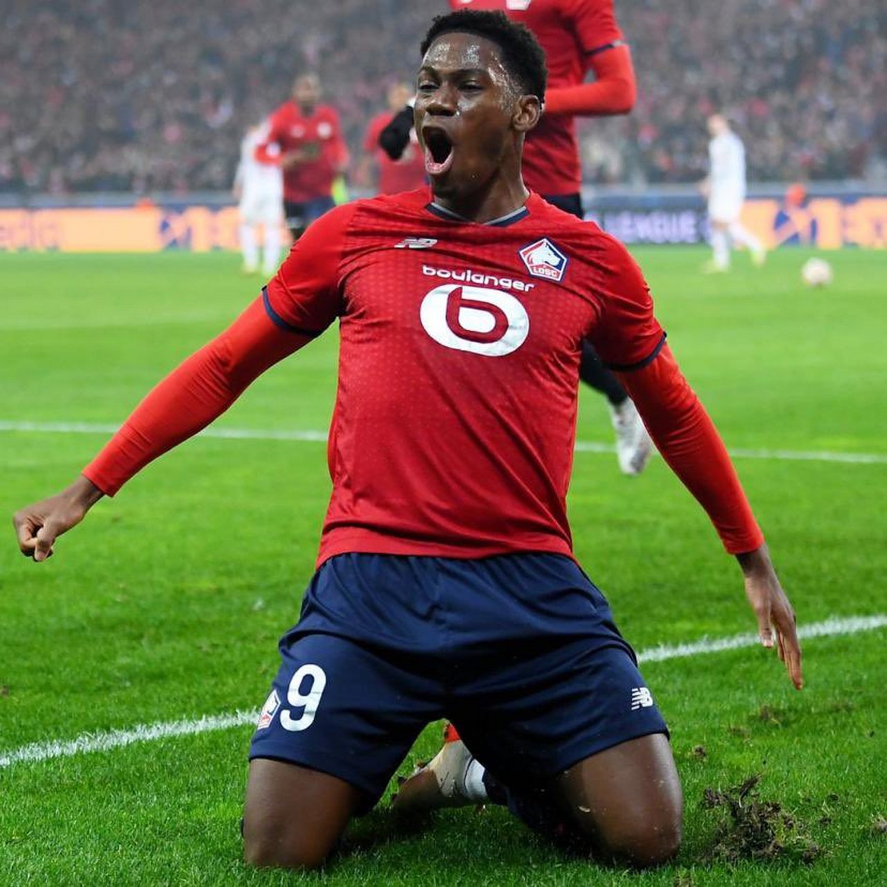 里昂客场逆转成功，稳固在法甲前四位置的简单介绍