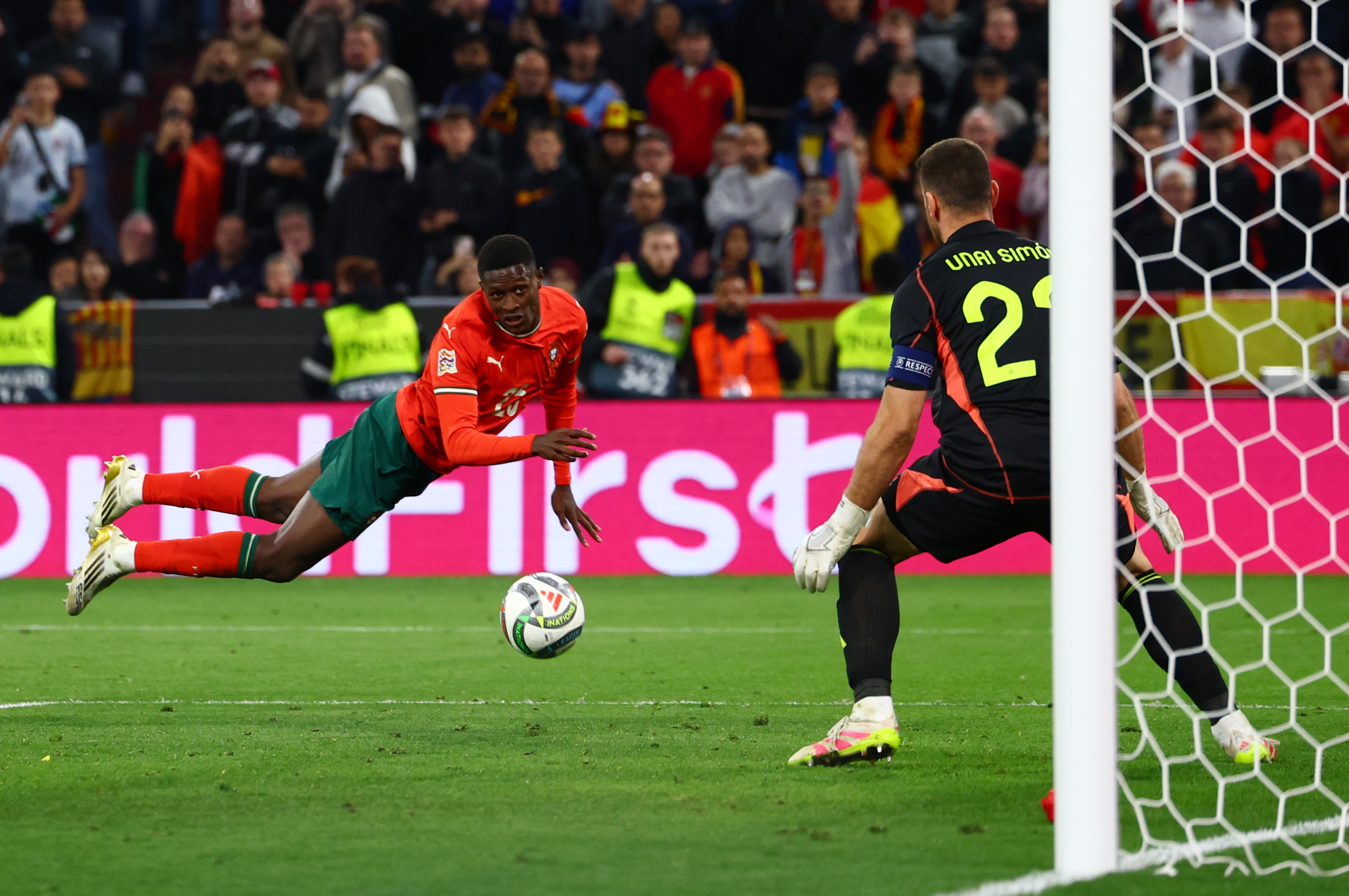 关于葡萄牙在主场力擒法国，暂时排名小组第二的信息