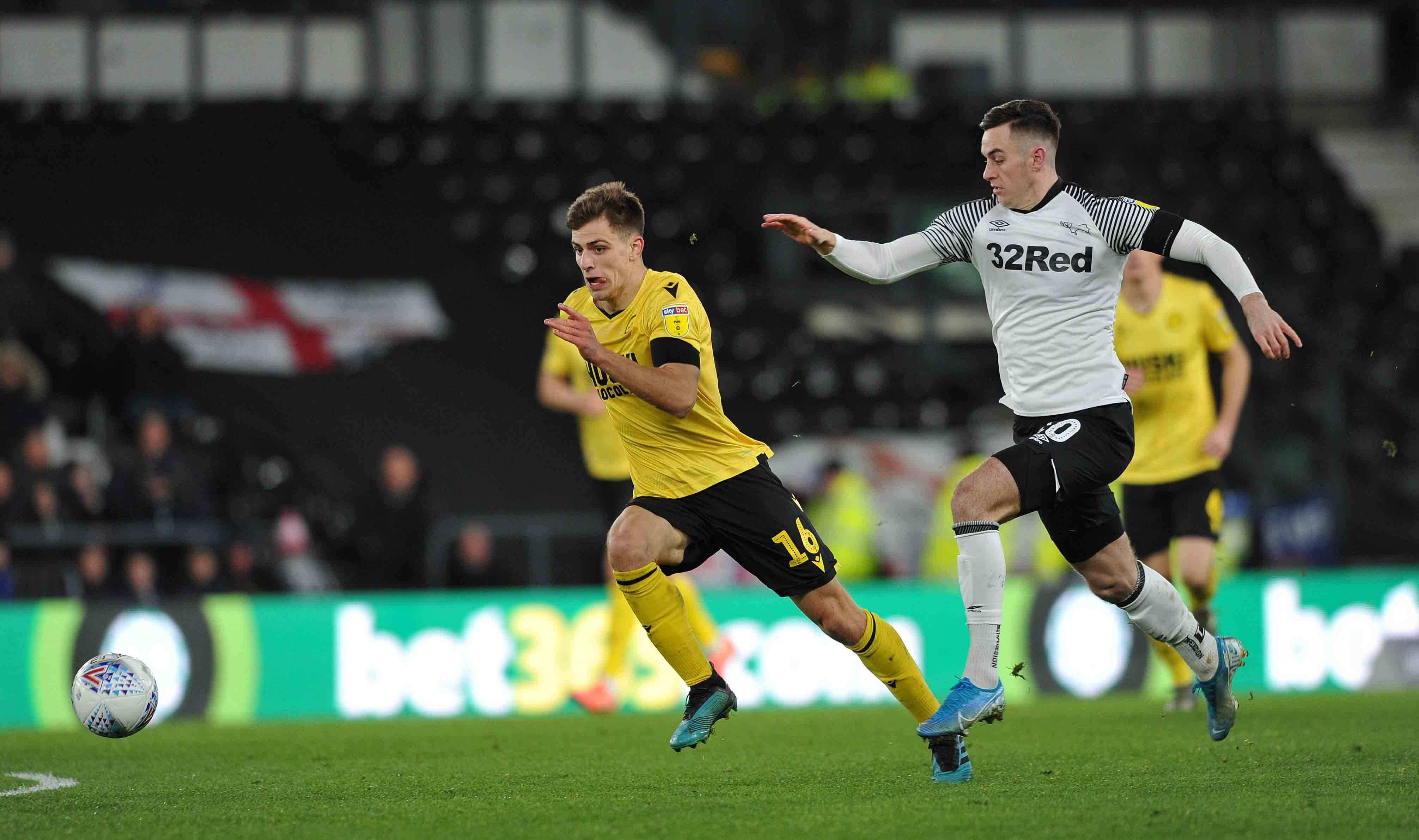 开云体育官方网站-阿伦主场大捷，稳固联赛领先地位