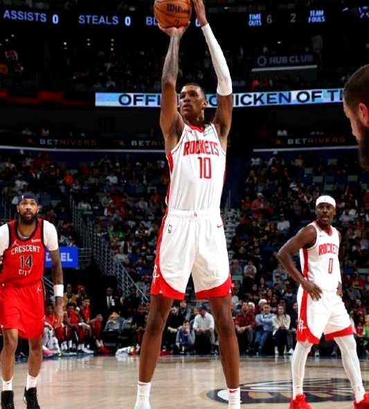 包含雄鹿队主力前锋受伤，希望系列赛晋级受挫的词条