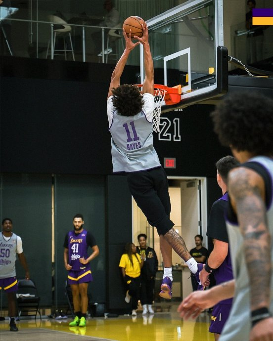 开云体育入口-湖人队球员备战期间坚持每日训练