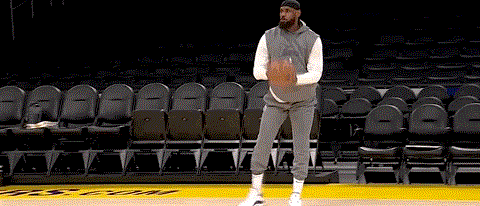 湖人队球员备战期间坚持每日训练