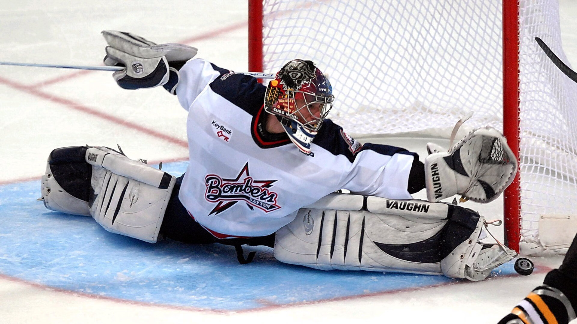 开云体育中国-浓眉空降汽车城！最后90秒独行侠的领先被他亲手砸碎