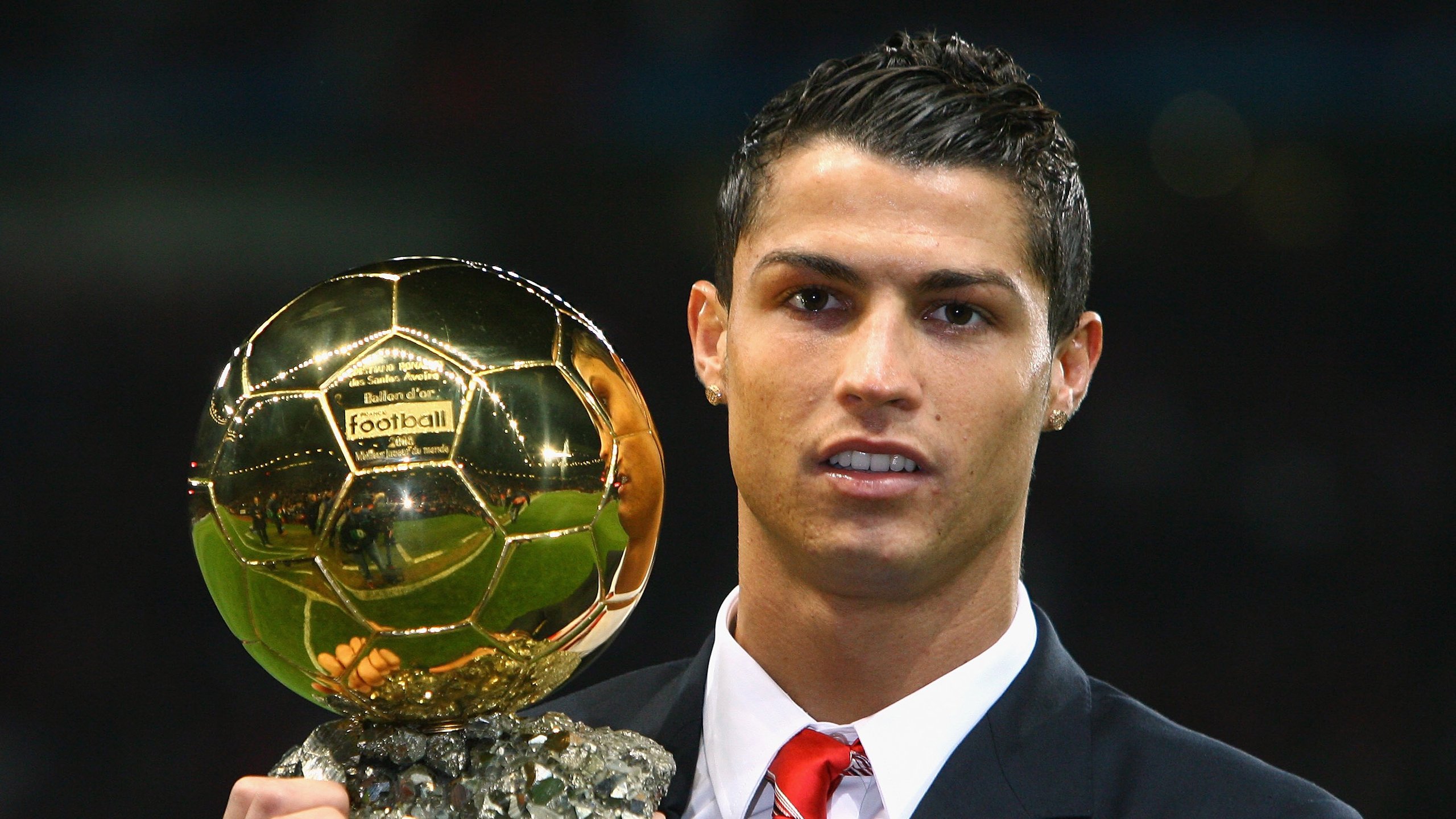 开云体育官方网站-当卢卡库启动季后赛模式，绿茵场上的篮球法则