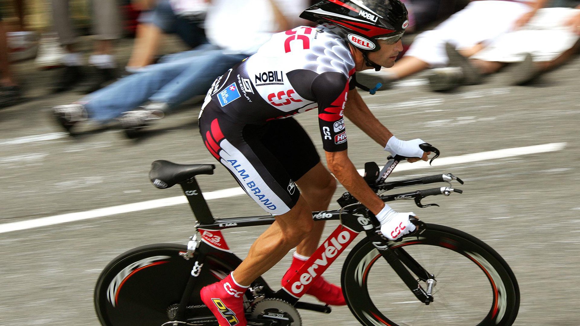 褪去红土之王外衣,37岁的他在硬地铸就不老传说,纳达尔以凡人之躯挑战时间的神迹