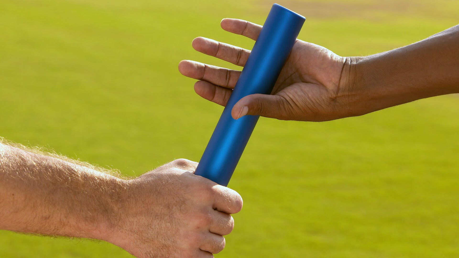 红魔独舞,从法拉利对哈斯的赛道碾压,解读周冠宇如何以一场无瑕驾驶统治全场